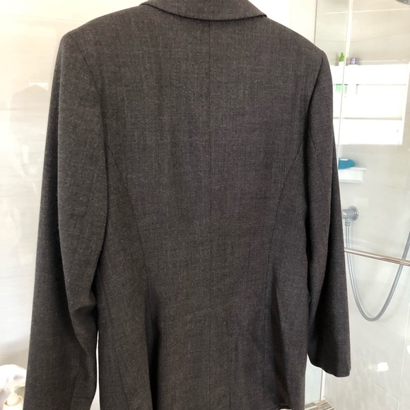 Grey Bianca Nygard fitted suit. Jacket size 10, skirt size 8. - Picture 5 of 8